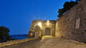 Vieste - Italie - road trip - vanlife - voyage - europe - camping car - van - fourgon aménagé