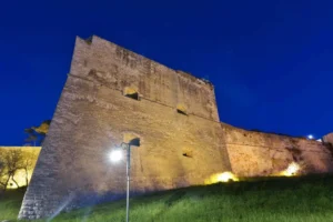 Vieste - Italie - road trip - vanlife - voyage - europe - camping car - van - fourgon aménagé