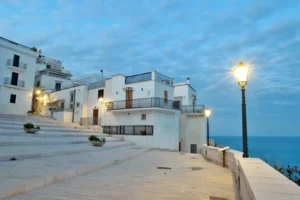 Vieste - Italie - road trip - vanlife - voyage - europe - camping car - van - fourgon aménagé