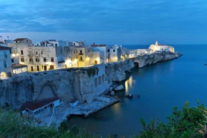 Vieste - Italie - road trip - vanlife - voyage - europe - camping car - van - fourgon aménagé