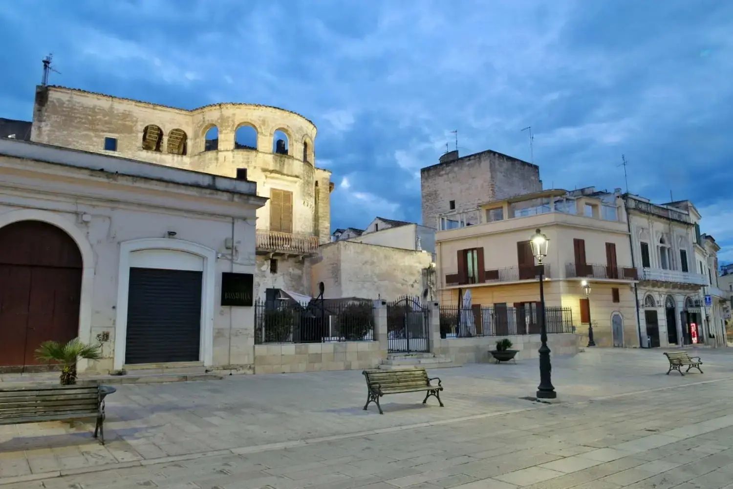 Italie - road trip - vanlife - voyage - europe - camping car - van - fourgon aménagé